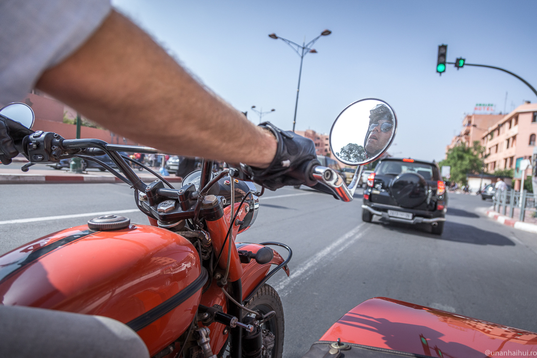 Vizităm Marrakech-ul din șaua unei motociclete Ural